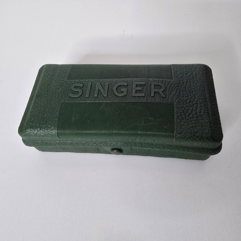 Singer 160506 Buttonholer Attachment for Featherweight 221 222 w/ 9 Cams Case